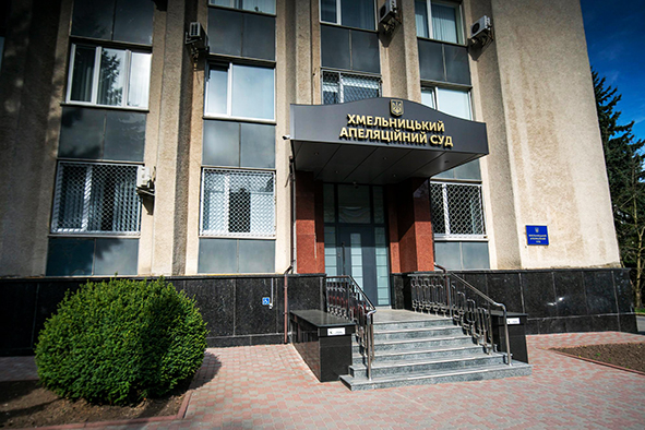 Суд підтвердив право дитини викликати поліцію під час сімейного конфлікту — провадження проти матері закрито