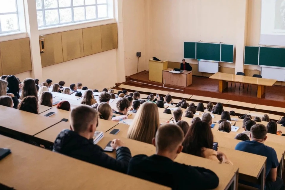 Які навчальні заклади найчастіше обирають чоловіки віком 25+: дані Верховної Ради