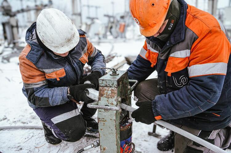 Уряд запроваджує доплати енергетикам ремонтно-відновлювальних бригад