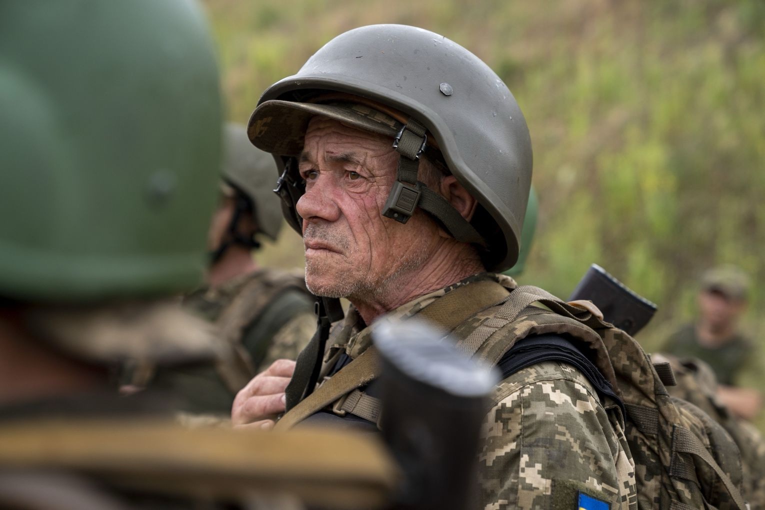 Зеленський підписав указ: громадяни віком 60+ зможуть проходити військову службу за контрактом