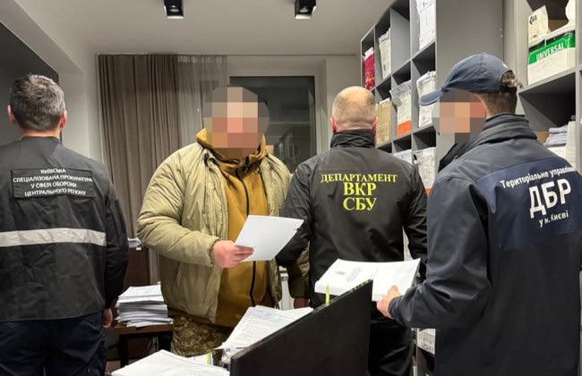 На Київщині судитимуть командира військової частини за гроші за неофіційні «відпустки», ДБР