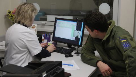 Міноборони: заброньовані та особи з відстрочкою не зобов’язані проходити ВЛК