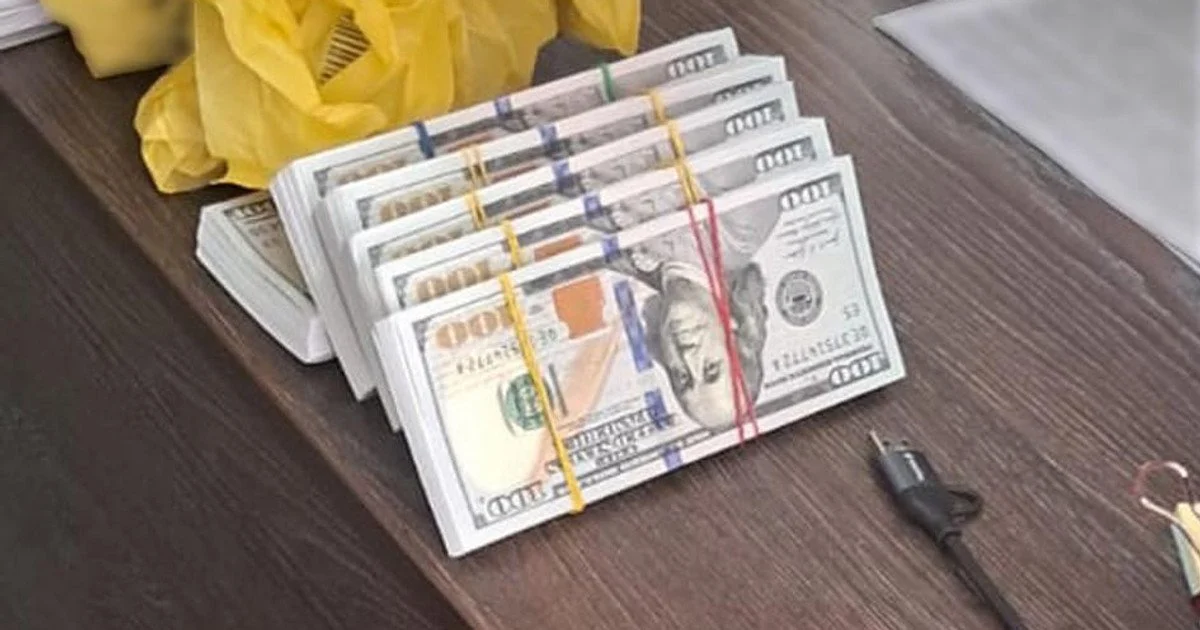 Працівникам СБУ та адвокату повідомили про підозру у справі про вимагання $110 тис. хабаря