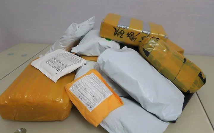 ЄС вводить мито на недорогі посилки з Китаю