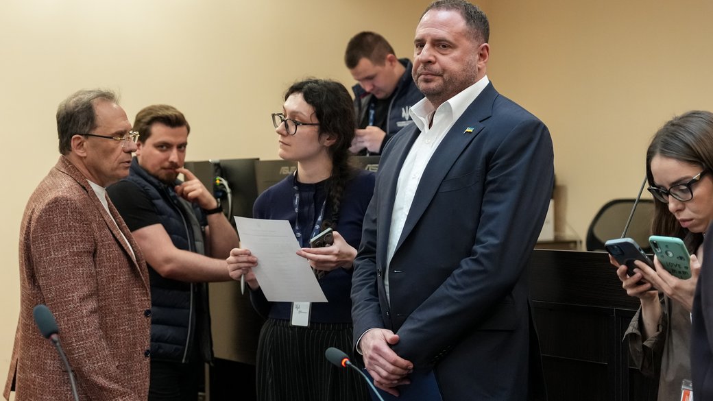 ВАКС залишив без змін вимогу носити електронний браслет для Єрмака