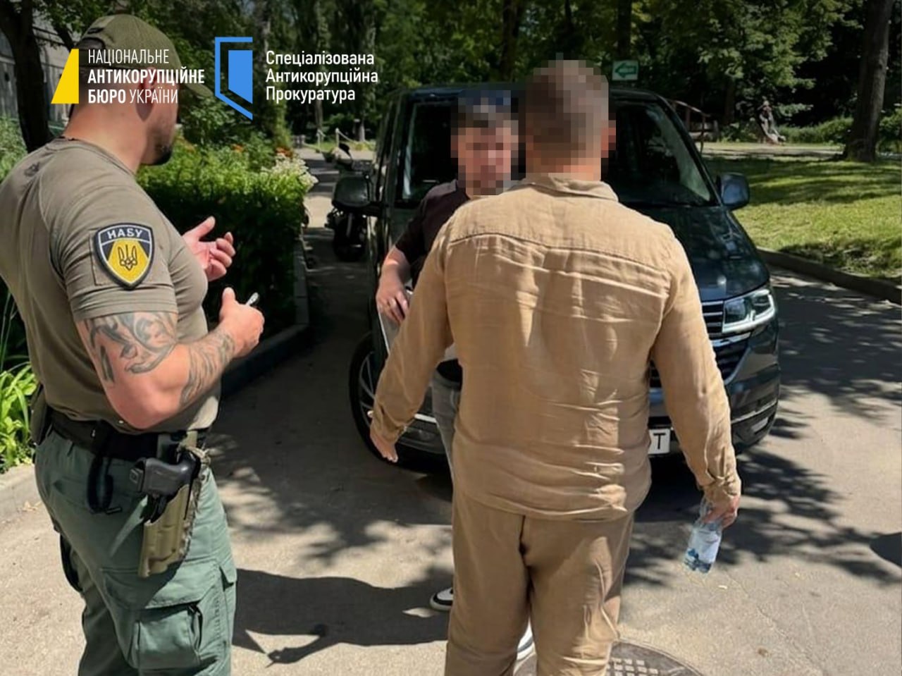НАБУ і САП викрили експосадовців прокуратури Кіровоградщини у справі про хабар авто та грошима