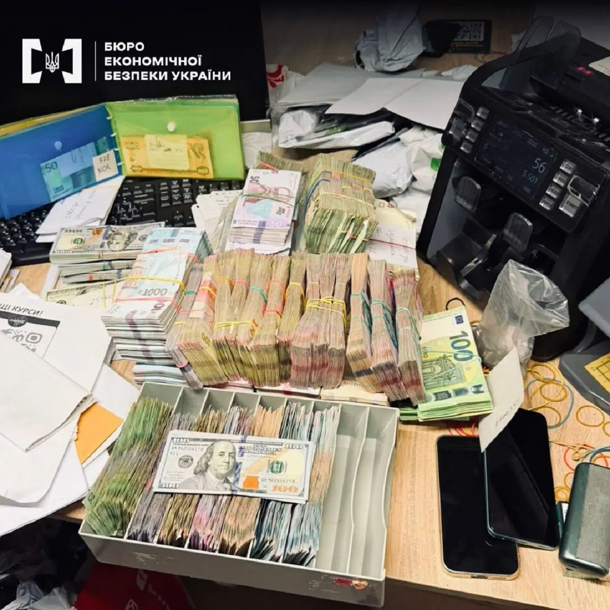 БЕБ викрило на Київщині конвертаційний центр із понад 60 фіктивними компаніями