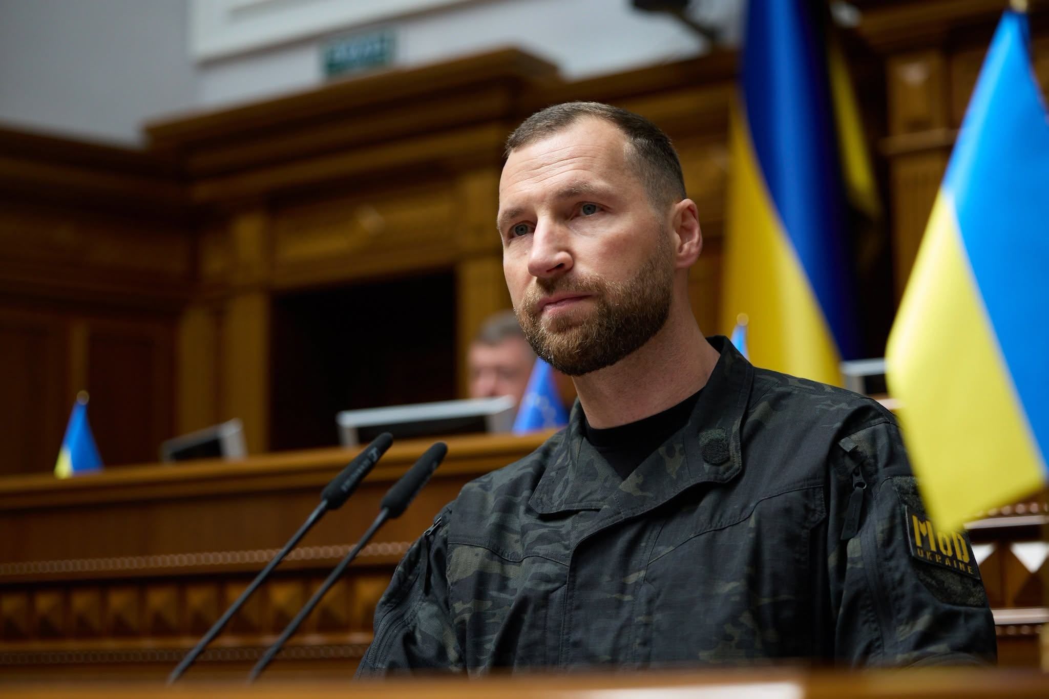 У Міноборони пояснили, як Хмару звільнили з військової служби перед призначенням міністром