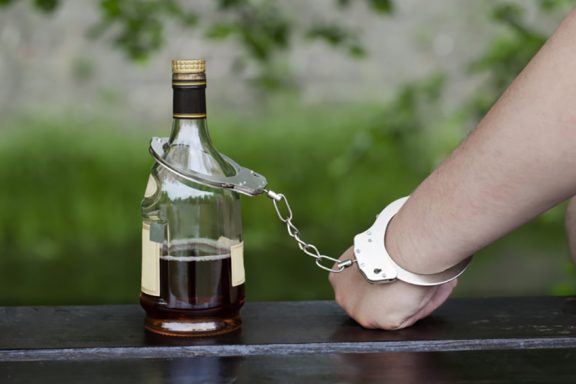 В Україні пропонують посилити відповідальність за появу напідпитку в громадських місцях