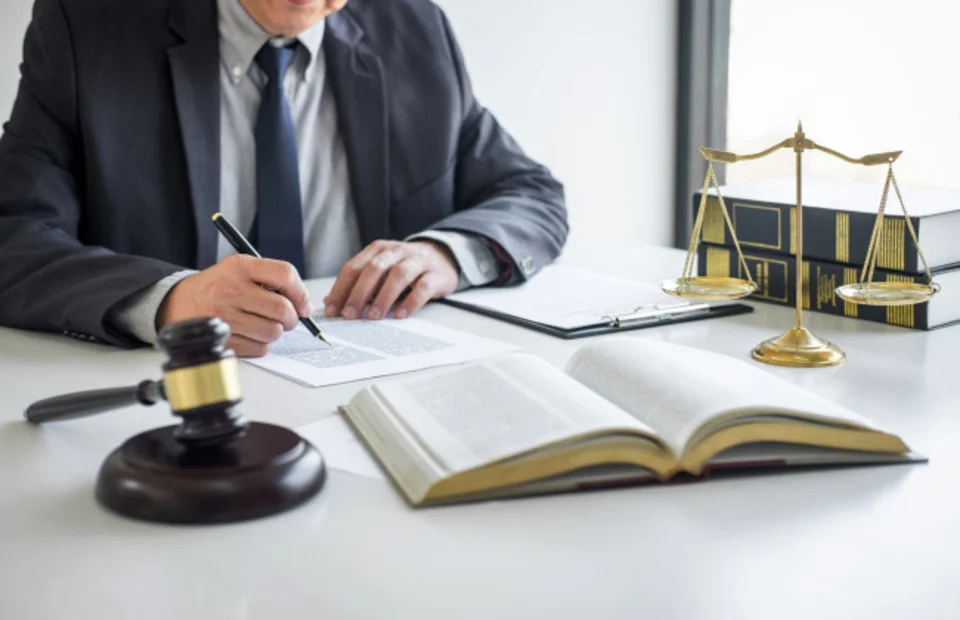 Працівникам апаратів перевантажених судів підвищать оклади: як працюватимуть коефіцієнти від 1,2 до 1,4