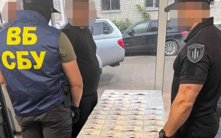 На Житомирщині працівника СБУ підозрюють у продажі даних із таємної бази