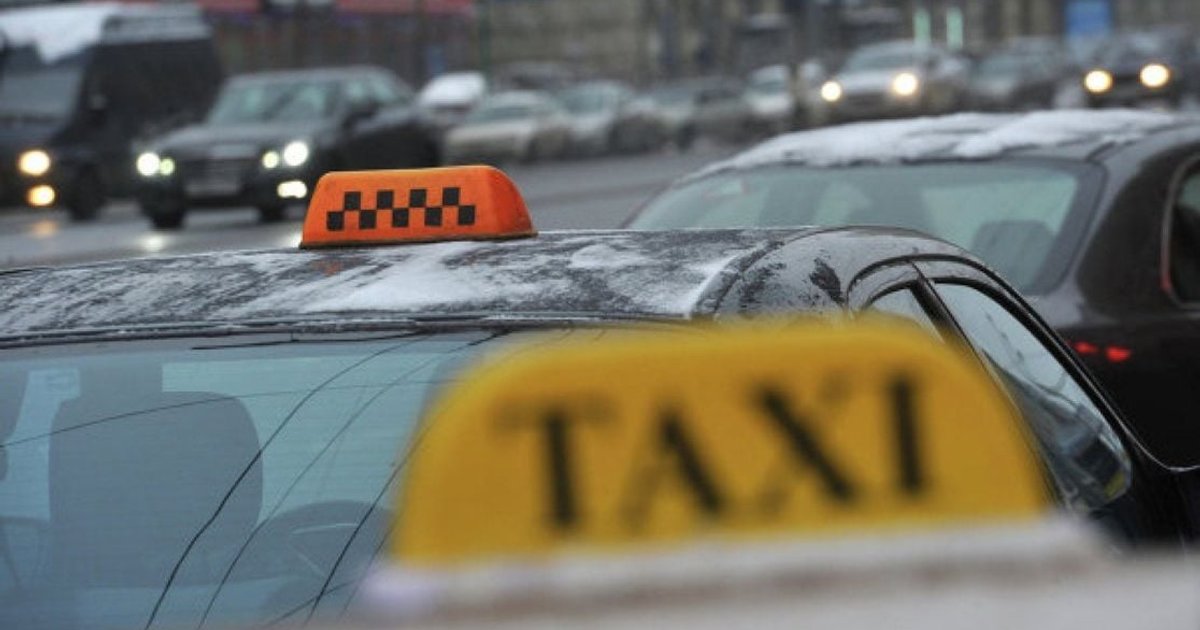 У Києві можуть регулювати ціни на таксі під час повітряних тривог